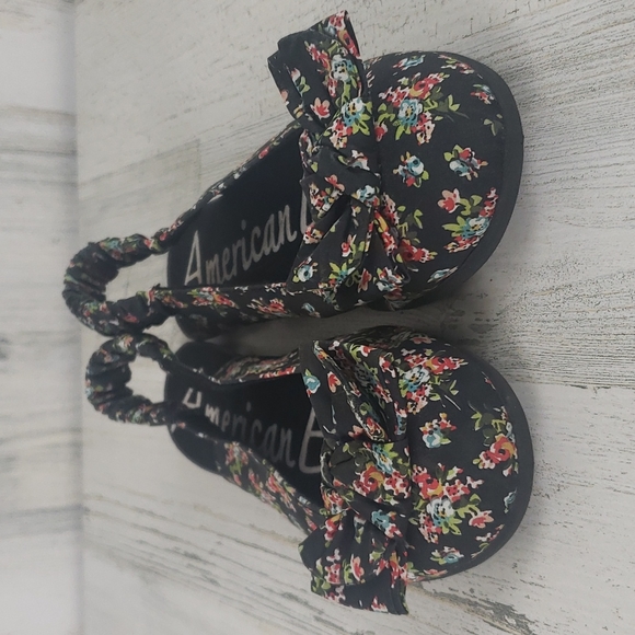 American Eagle black floral slipon ballet flats w bow elastic back heel Size 6 - Picture 2 of 9